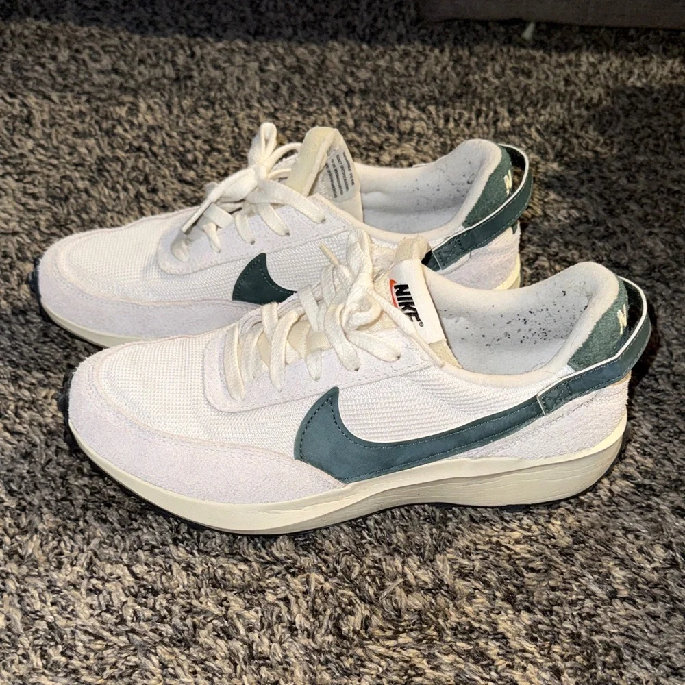 Nike Wmns Waffle Debut Vintage 'White Vintage Green' - Picture 3 of 8